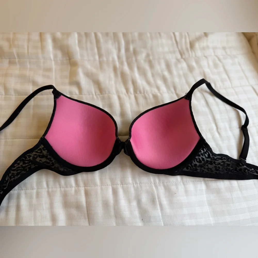 PINK Victoria's Secret Black Lace Bra - Picture 2 of 3